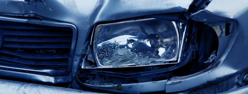 Ein Auto nach einem Unfall. Symbolfoto: Pixabay.