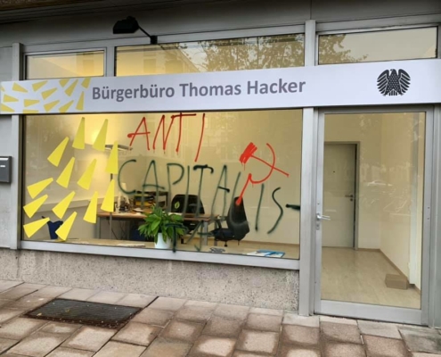 Das Bürgerbüro von Thomas Hacker wurde beschmiert