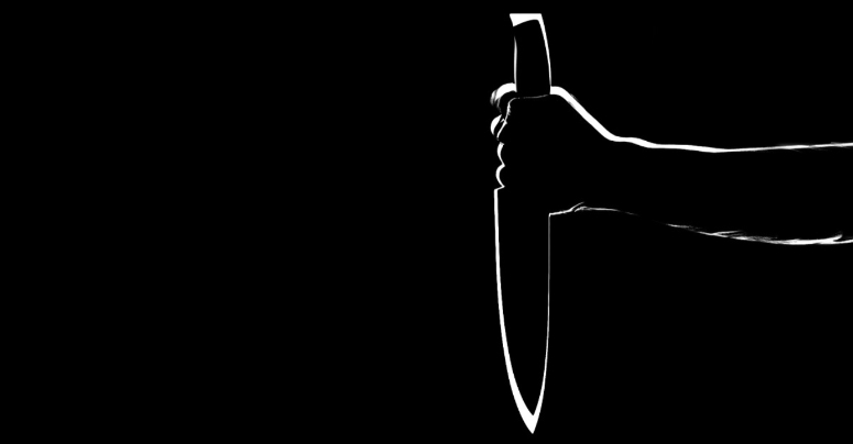 Ein Mann hat einen anderen Mann in Marktredwitz mit einem Messer bedroht.