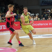Lukas Meisner läuft sich gegen die Telekom Baskets Bonn frei (Saison 2018/19). Archiv: Frederik Eichstädt.