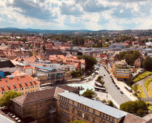 Ein Blick über Bayreuth von der Dachterasse des Bayreuther Rathaus.