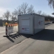 Das BRK stellt Container als Vorsorge vor das Klinikum Bayreuth. Foto: Tobias Schif/BRK Bayreuth