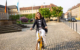Die Bayreuther Stadträtin Dr. Beate Kuhn auf dem Fahrrad. Der Verkehr in Bayreuth ist für sie ein wichtiges Thema. Foto: Privat