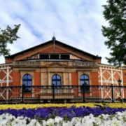 Zur Premiere der Bayreuther Festspiele am 25. Juli 2021 wird die Auffahrt zum Grünen Hügel vollständig gesperrt. Der Verkehr wird umgeleitet. Archivfoto: Redaktion