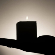 In Bayreuth ist am Donnerstagnachmittag, 31. März 2022, ein 20-jähriger Mann in den Tod gestürzt. Symbolfoto: pixabay