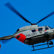 Ein Polizeihubschrauber schwebte am Montag über Bayreuth. Symbolfoto: pixabay