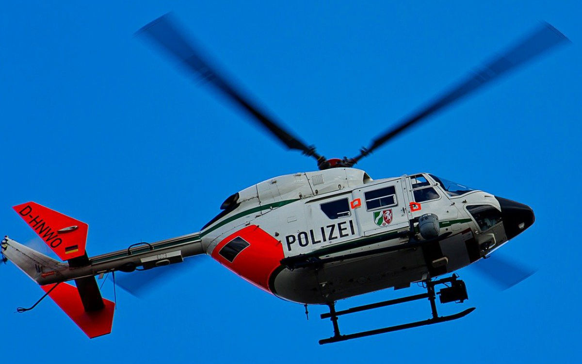 Ein Polizeihubschrauber schwebte am Montag über Bayreuth. Symbolfoto: pixabay