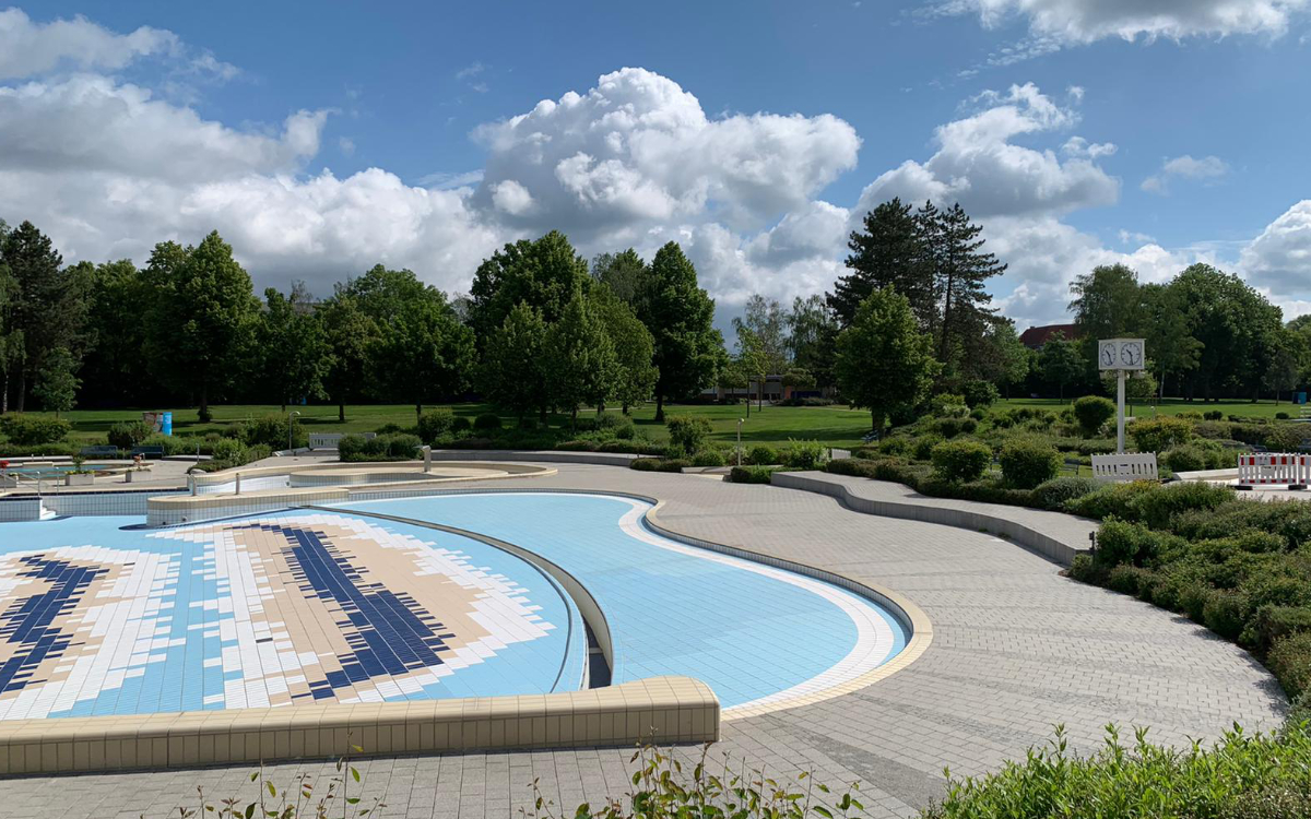 Das Becken im Bayreuther Kreuzsteinbad muss noch mit Wasser gefüllt werden. Foto: Katharina Adler