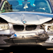 Auf der A70 kam es am Samstagnachmittag im Kreis Bayreuth zu zwei Autounfällen. Auch ein BMW war beteiligt. Symbolbild: pixabay