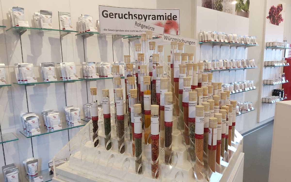 Geruchspyramide im Rapsody of Spices Laden in Kulmbach. Foto: Raps (PR)