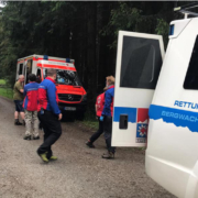 Am Schneeberg im Fichtelgebirge hat die Bergwacht eine Frau gerettet. Sie war mit ihrem E-Bike gestürzt. Foto: Bergwacht Weißenstadt