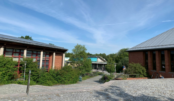 Drei Gebäude der Universität Bayreuth. Foto: Katharina Adler
