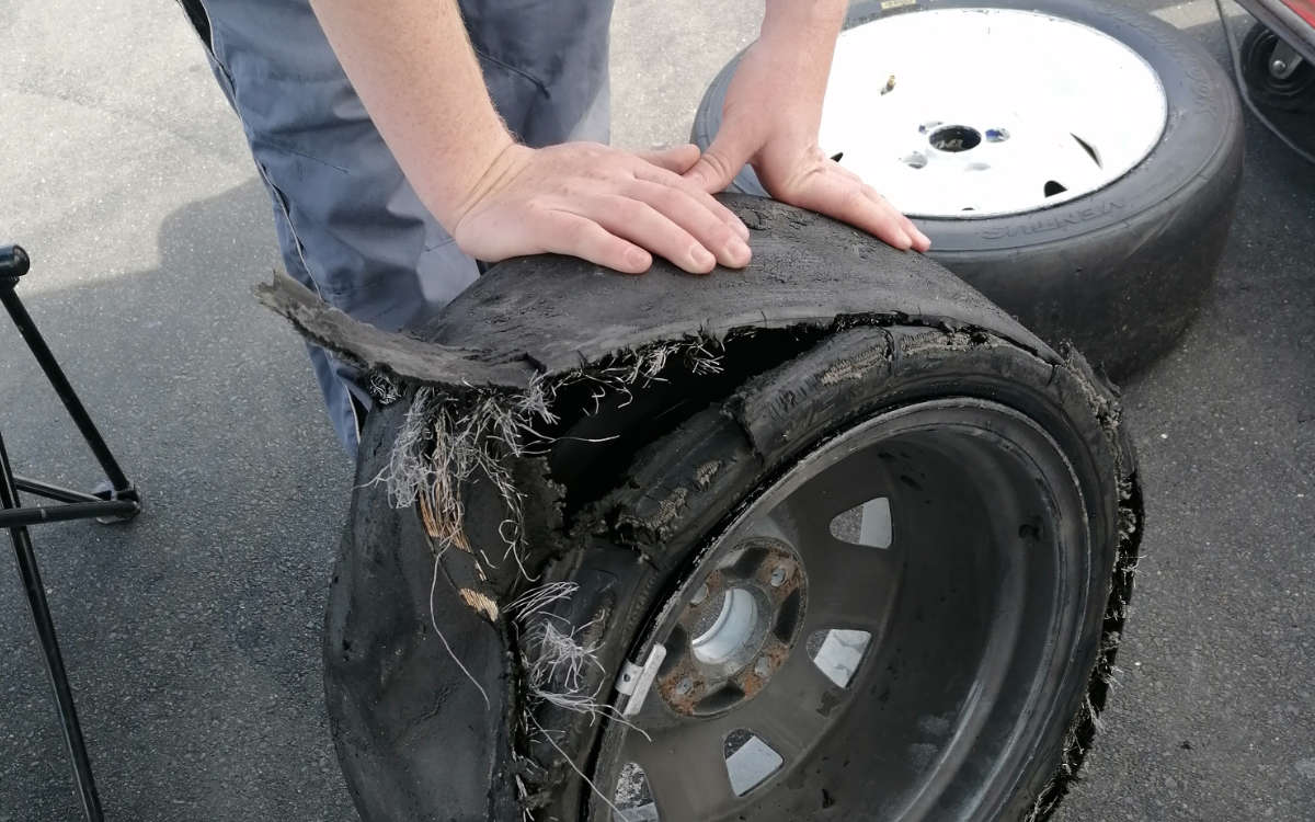 Ein geplatzer Reifen sorgte für viel Chaos auf der A70. Symbolbild: Privat