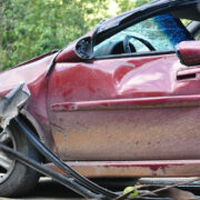 Auf der A9 bei Bayreuth kam es zu einem Autounfall. Eines der Autos erlitt einen Totalschaden. Symbolbild: pixabay