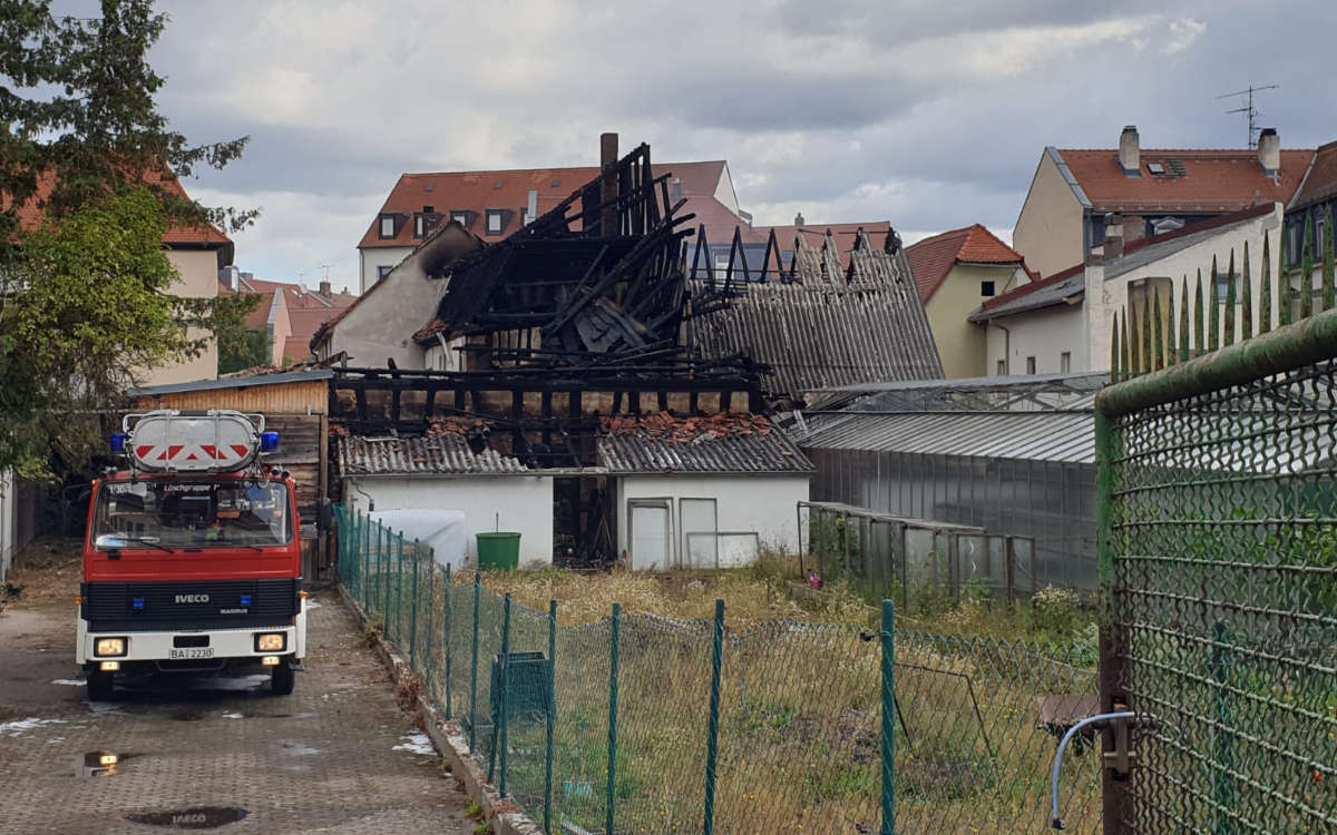 In Bamberg kam es am Mittwochmorgen (26.8.2020) zu einem Großbrand. Foto: Emil Lerner
