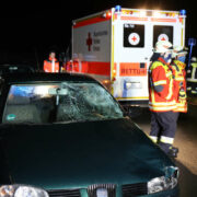 Am Freitagabend (25.9.2020) hat ein Autofahrer in Oberfranken einen Fußgänger übersehen. Der wurde schwerverletzt ins Krankenhaus geflogen. Foto: News5