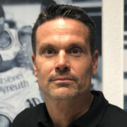 Raoul Korner ist Cheftrainer von medi bayreuth. Foto: Frederik Eichstädt