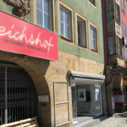 In die Immobilie des Reichshofs in Bayreuth zieht ein neues Geschäft. Foto: Christoph Wiedemann