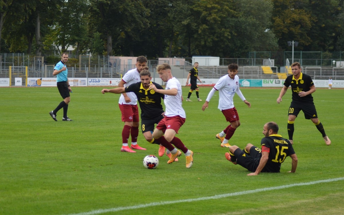 Im Heimspiel gegen die zweite Mannschaft des 1. FC Nürnberg, trennte sich die SpVgg Bayreuth mit 1:0 von den Gästen. Foto: Raphael Weiß