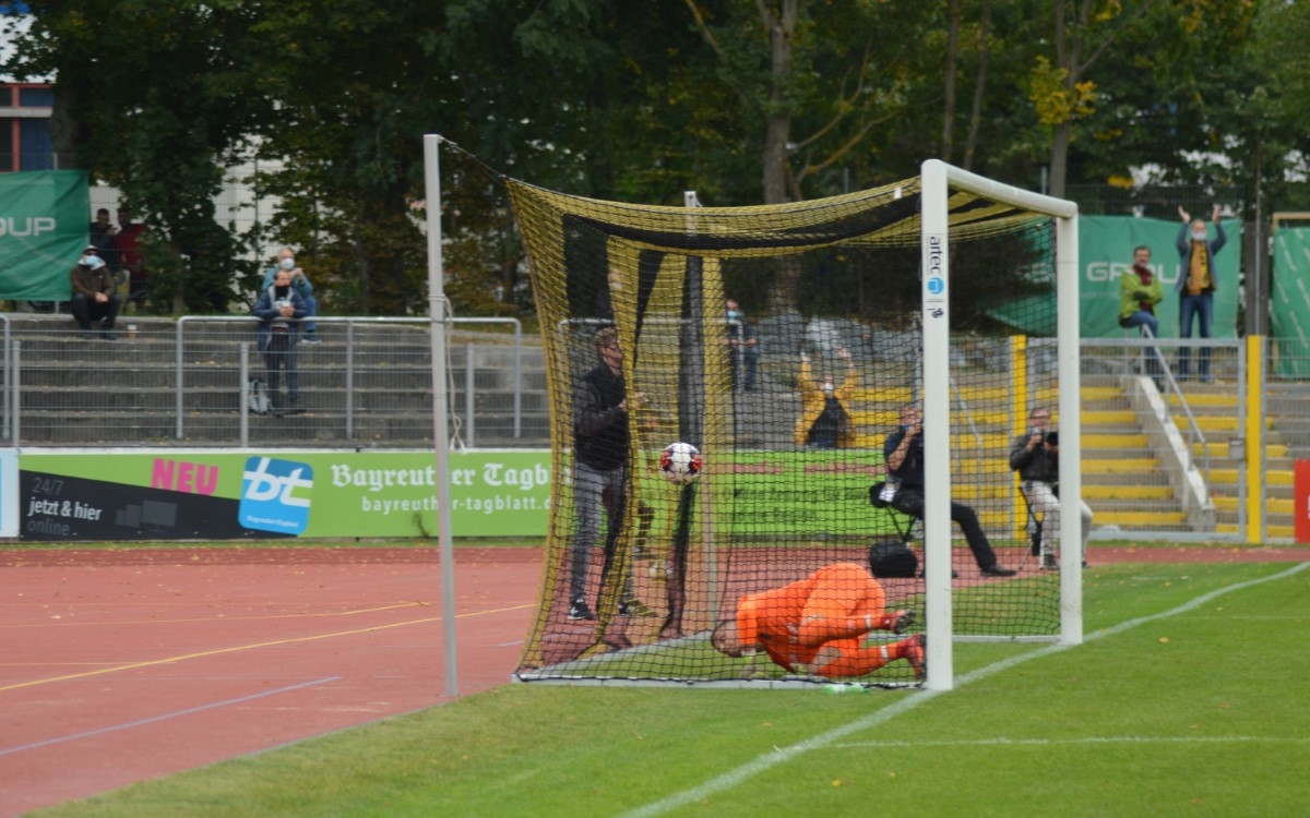 Im Heimspiel gegen die zweite Mannschaft des 1. FC Nürnberg, trennte sich die SpVgg Bayreuth mit 1:0 von den Gästen. Foto: Raphael Weiß