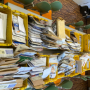 Ein Postbote in Wunsiedel in Oberfranken hat 31 Kisten voller Briefe und Pakete nicht zugestellt. Foto: Polizei