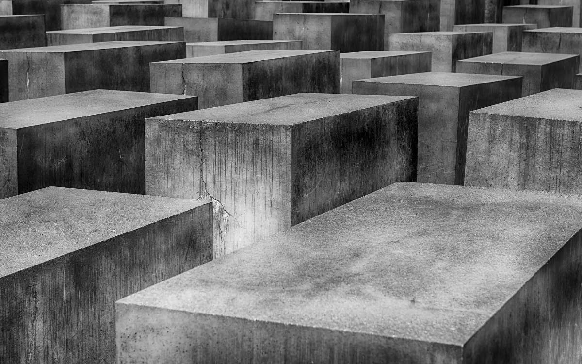 Der Bayreuther Stadtrat hat entschieden, welches Mahnmal in Bayreuth zum Gedenken an die jüdischen Bayreuther, die während der Shoah deportiert und ermordet worden, errichtet werden soll. Symbolfoto: Pixabay