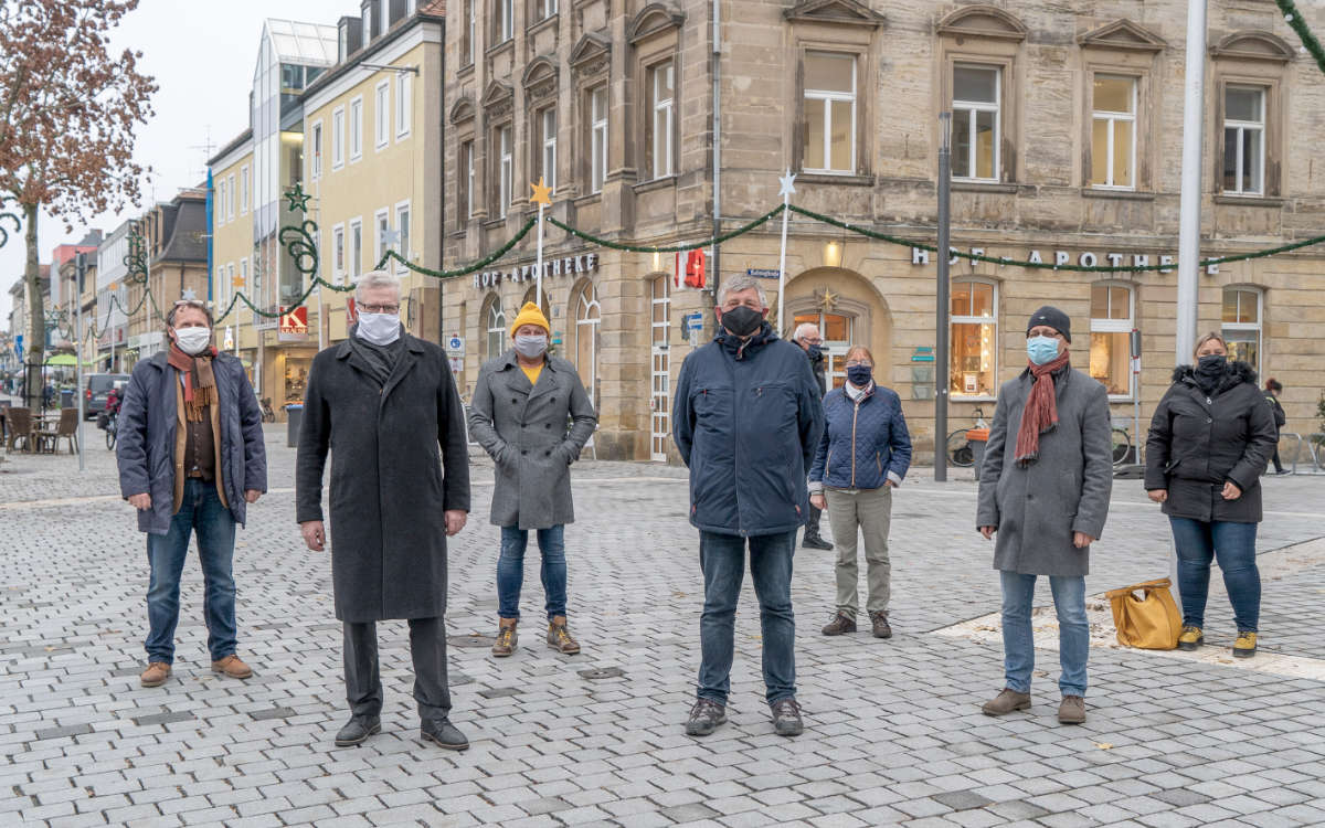Die Umgestaltung der Fußgängerzone in Bayreuth ist abgeschlossen. Am Donnerstag (26.11.2020) hat Oberbürgermeister Thomas Ebersberger den letzten Bauabschnitt seiner Bestimmung übergeben. Foto: Andreas Harbach