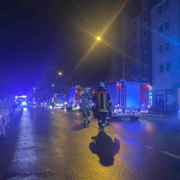 Zwei Verletzte bei einem Gasleck in Bayreuth: Feuerwehr, Rettungsdienst und Polizei waren im Einsatz. Foto: News5/Holzheimer