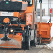 In Oberfranken wurde ein orangefarbener Winterdiensttraktor gestohlen. Symbolfoto: Pixabay