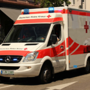 Auf der A9 bei Marktschorgast ist ein Krankenwagen umgekippt. Mehreren Personen wurden verletzt. Symbolfoto: Pixabay