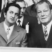 Manfred Kreitmeier mit Bundeskanzler Willy Brandt. Archivfoto: Stephan Müller