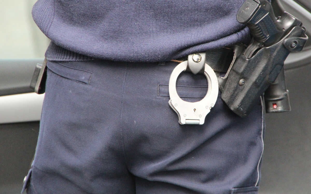 In mittelfranken verletzte und bedrohte eine 33-Jährige vier Polizeibeamte. Symbolfoto: Pixabay