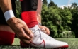 Zwei Fußballspieler aus Franken haben Schienbeinschonerhalter erfunden. Foto: Privat
