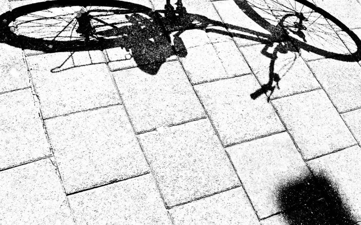 Der Täter hat die Frau auf einem Bayreuther Fahrradweg attackiert. Symbolbild: Pixabay