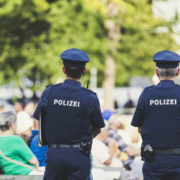 In Bayreuth werden zu den EM-Spielen der deutschen Mannschaft mehr Polizisten unterwegs sein. Symbolfoto: Markus Spiske/Unsplash
