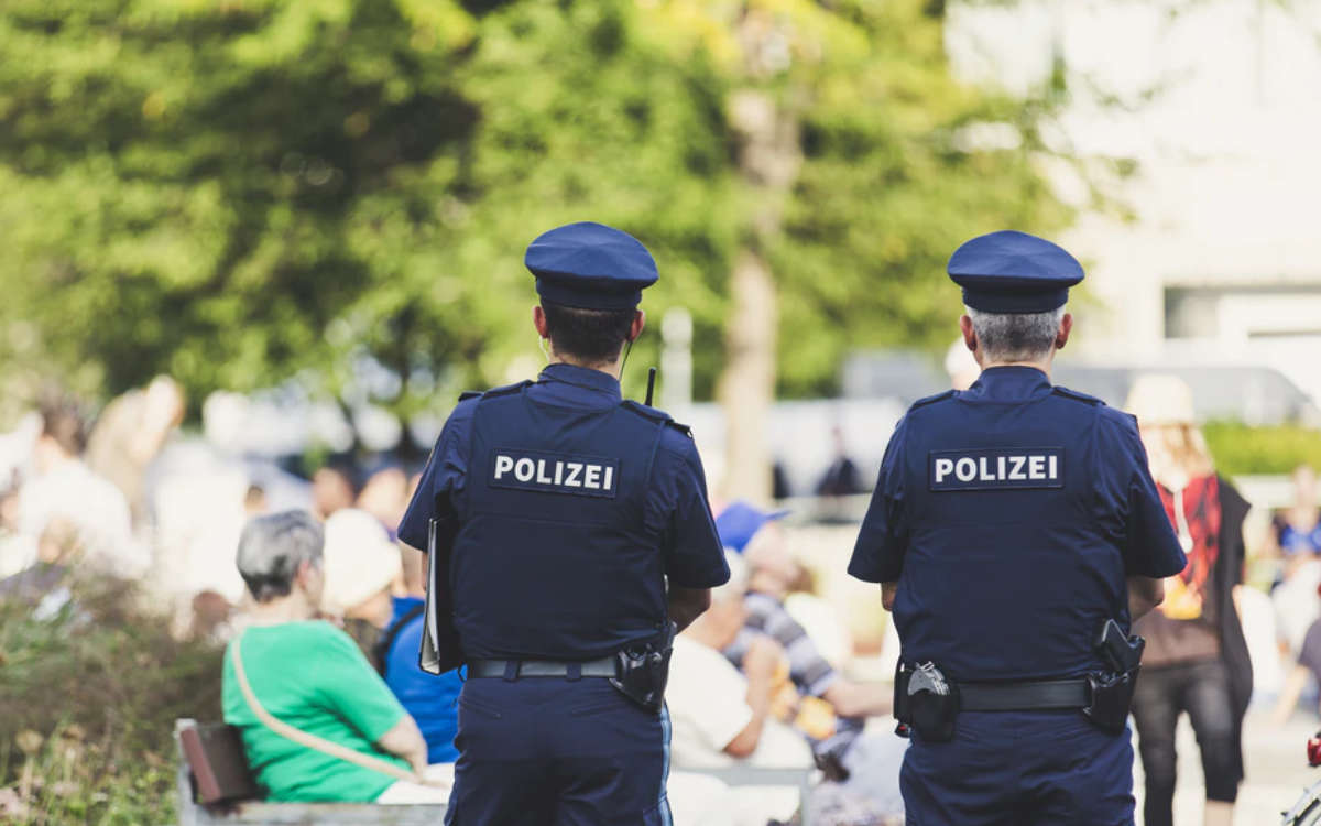 In Bayreuth werden zu den EM-Spielen der deutschen Mannschaft mehr Polizisten unterwegs sein. Symbolfoto: Markus Spiske/Unsplash