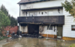 Feuer in Bindlach: Meterhohe Flammen drangen aus der Garage des Wohnhauses. Foto: Feuerwehr Bindlach