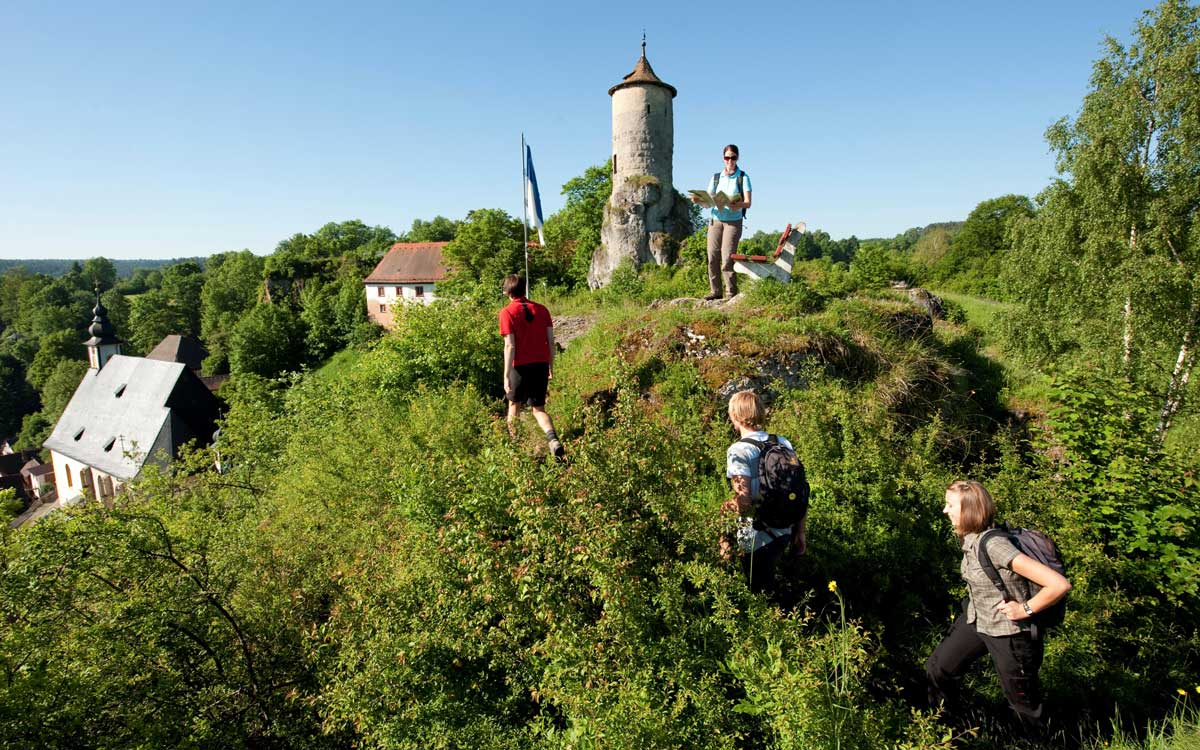 In der Fränkischen Schweiz warten viele tolle Wanderwege auf Sie. Foto: FrankenTourismus/FRS/Hub