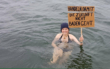 Bayreuther Klimaschützer gehen baden - als Protest. Foto: Students for Future Bayreuth
