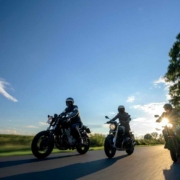 Die Zulassungen legen kräftig zu: Immer mehr Frauen entdecken für sich das Motorradfahren als Hobby. Foto: Polo-Motorrad/TRD mobil/akz-o