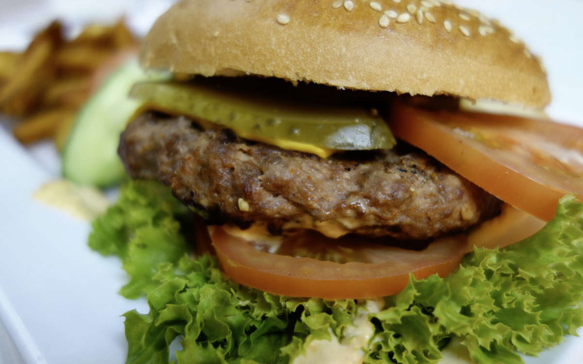 Lebensmittel-Rückruf bei Rewe und Edeka: Vegetarischer Burger wird zurückgerufen. Es besteht Gefahr für die Gesundheit. Symbolfoto: Pixabay