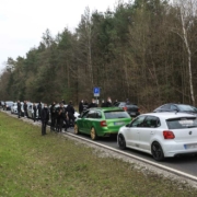 Hunderte trauern um 18-jährigen Biker: Fahrzeugkonvoi blockiert Bundesstraße. Foto: News5/Merzbach