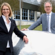 Die neue Kanzlerin der Universität Bayreuth Dr. Nicole Kaiser mit Uni-Präsident Prof. Dr. Stefan Leible. Foto: Uni Bayreuth