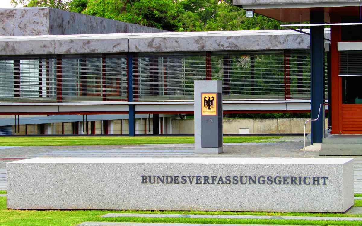 Das Bundesverfassungsgericht in Karlsruhe hat die ersten Klagen gegen die Bundes-Notbremse erhalten. Symbolbild: Pixabay