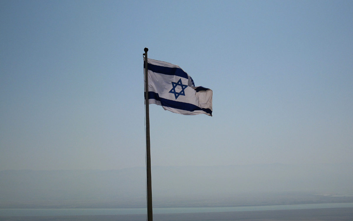 Drei Unbekannte versuchten einem 25-Jährigen eine Israel-Flagge zu stehlen. Symbolbild: Pixabay
