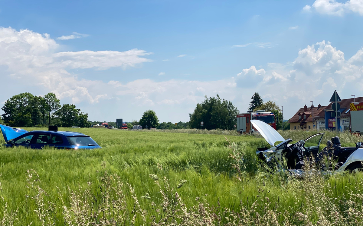 Bei einem Unfall auf der Staatsstraße 2181 bei Bayreuth ist eine 75 Jahre alte Autofahrerin lebensgefährlich verletzt worden. Foto: n5/Holzheimer