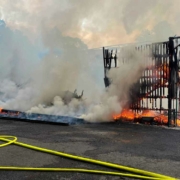 In Marktredwitz geriet am Dienstagabend (15. Juni) steht eine Tennishalle in Flammen. Bild: NEWS5/Fricke