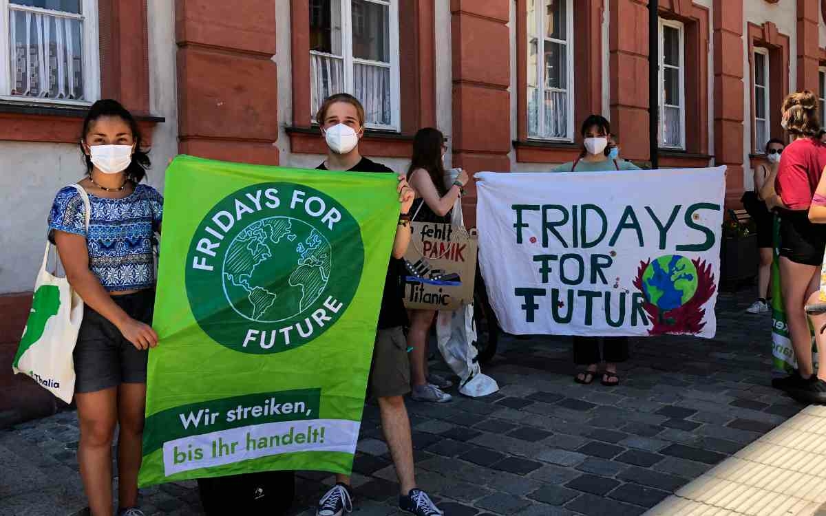 Fridays For Future in Bayreuth: Vor dem Demonstrationszug. Bild: Jürgen Lenkeit