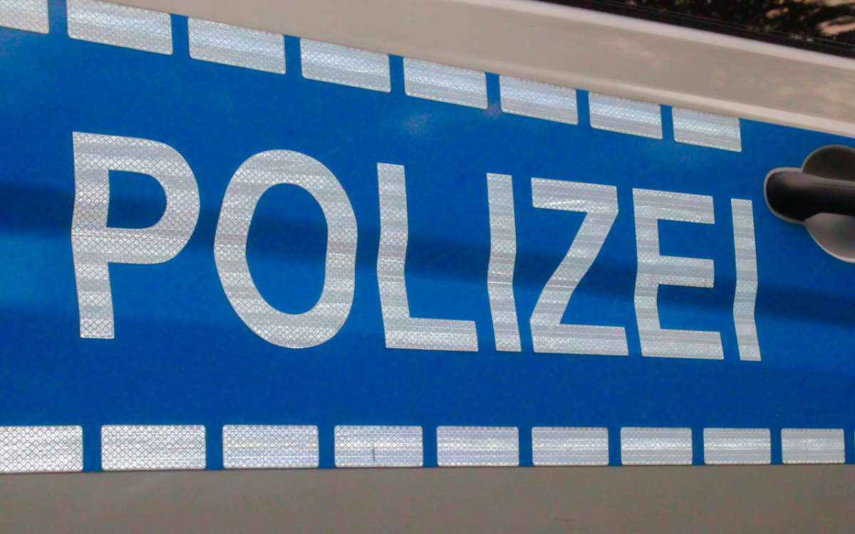 Ein Mann fuhr mit seinem Auto zur Polizei, obwohl er unter dem Einfluss von Betäubungsmitteln stand. Symbolbild: Pixabay