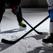 Das Eishockeyspiel am Sonntag in Bayreuth endete gewalttätig. Symbolbild: Tony Schnagl/Pexels
